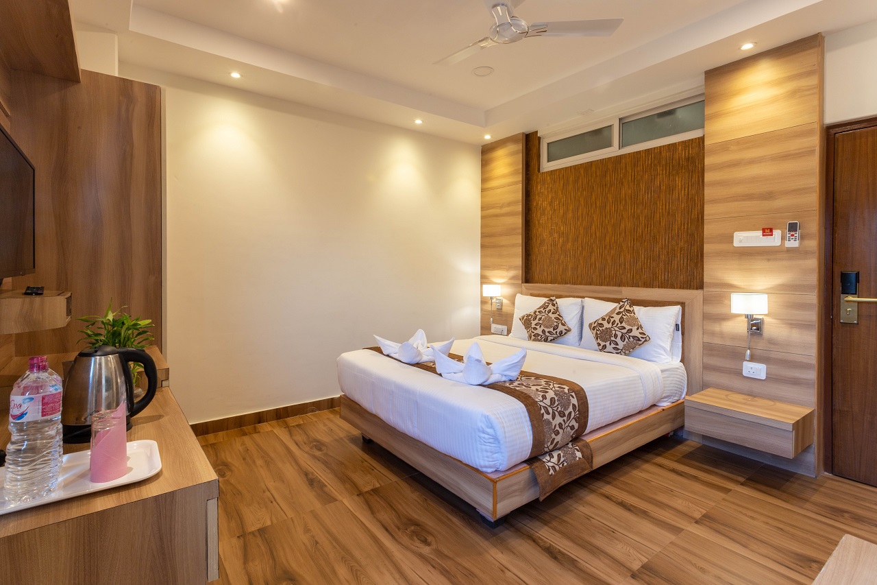 1 Queen  Bed Room